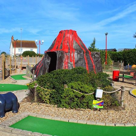 Palm Grove 2- Golden Palm - Pet Friendly, Wifi, Bed Linen, Central Heating - Meadow Lakes Caravan & Lodge Hire Chapel Saint Leonards Bagian luar foto