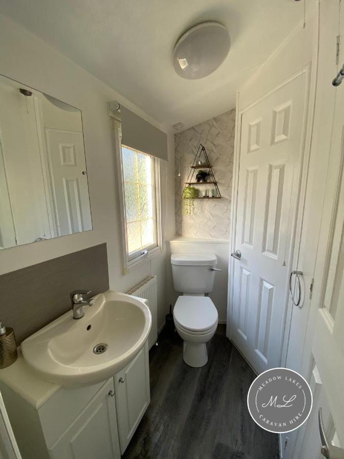 Palm Grove 2- Golden Palm - Pet Friendly, Wifi, Bed Linen, Central Heating - Meadow Lakes Caravan & Lodge Hire Chapel Saint Leonards Bagian luar foto