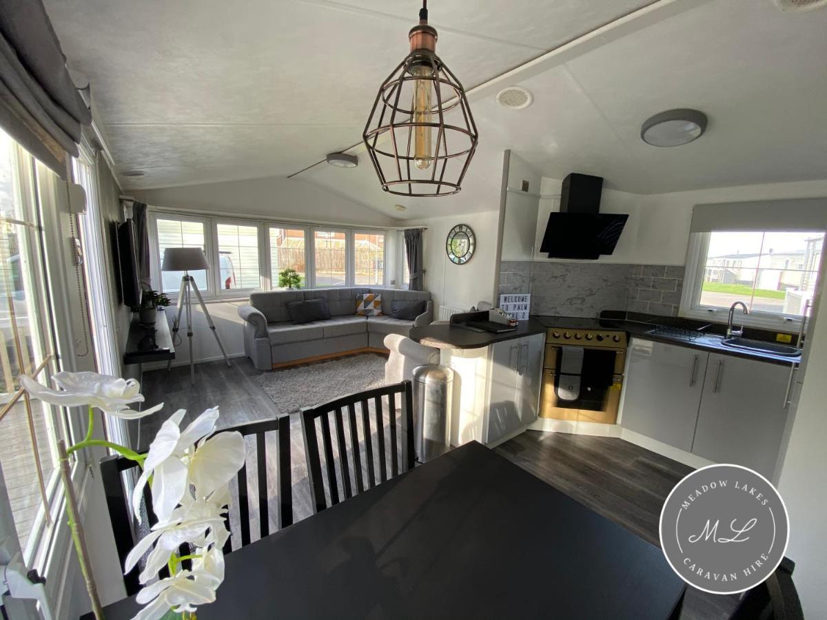 Palm Grove 2- Golden Palm - Pet Friendly, Wifi, Bed Linen, Central Heating - Meadow Lakes Caravan & Lodge Hire Chapel Saint Leonards Bagian luar foto