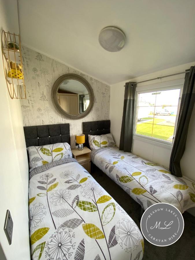 Palm Grove 2- Golden Palm - Pet Friendly, Wifi, Bed Linen, Central Heating - Meadow Lakes Caravan & Lodge Hire Chapel Saint Leonards Bagian luar foto